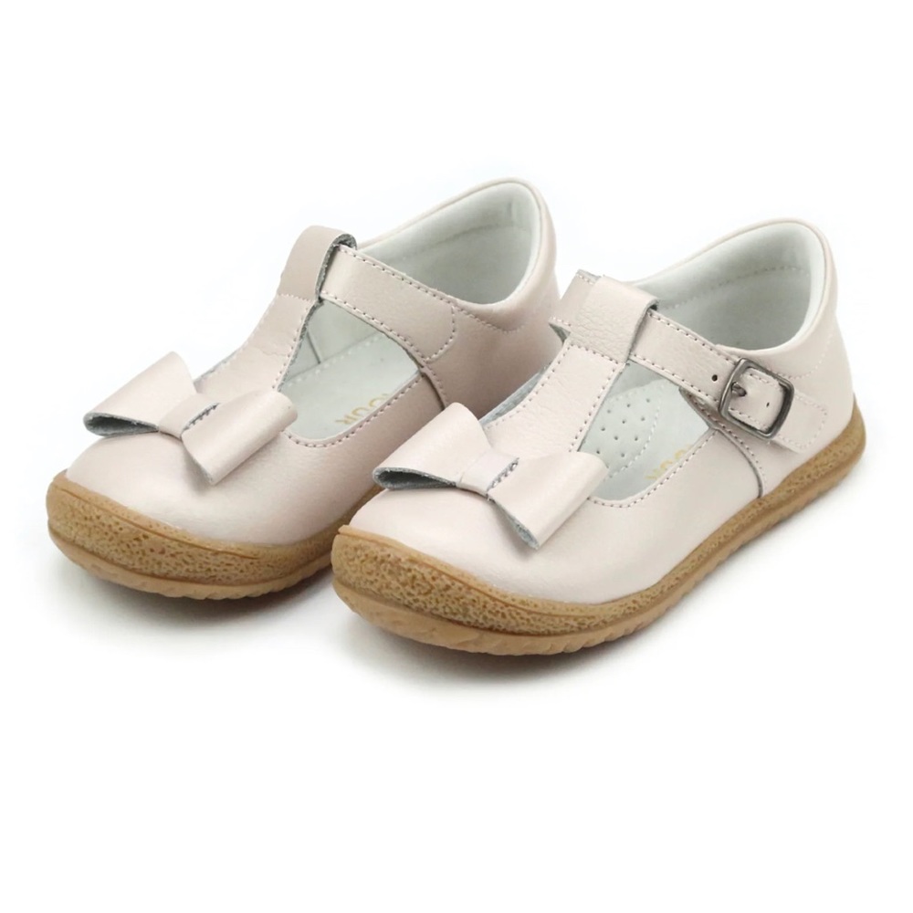 L’amour Emma classic bow t strap Mary Jane. Toddler girl size 7.